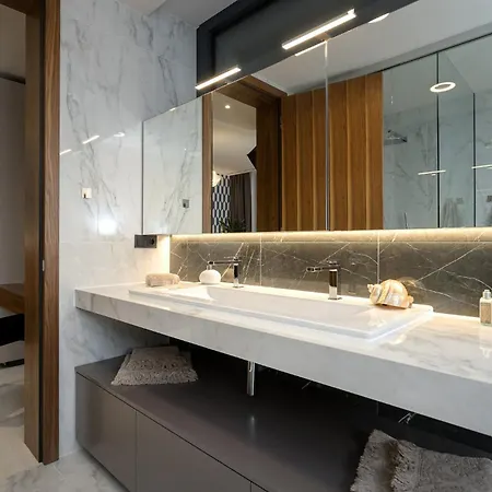7br Contemporary *