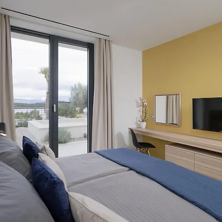 7br Contemporary Villa