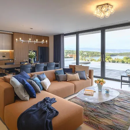 7br Contemporary Villa