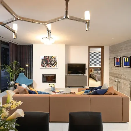 7br Contemporary Villa *