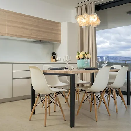 7br Contemporary Villa