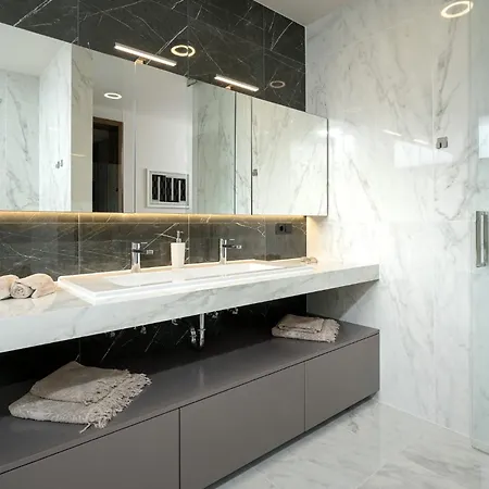 7br Contemporary Villa *