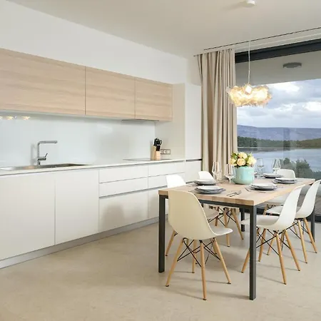 7br Contemporary