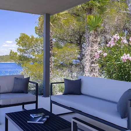 7br Contemporary Villa