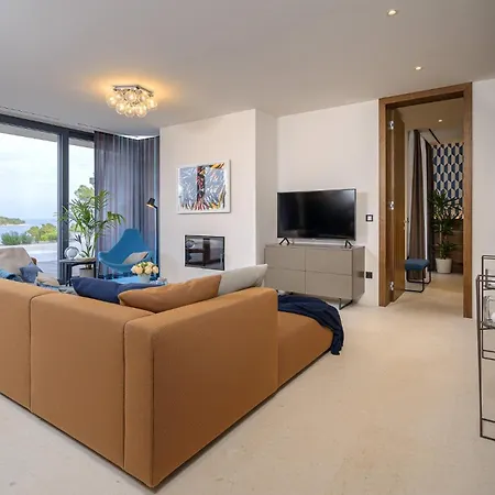 7br Contemporary Villa *